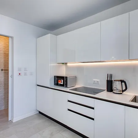 Impressive 3 Bedrooms, Sun Terrace, Jacuzzi Amra1-1 Casa vacanze *