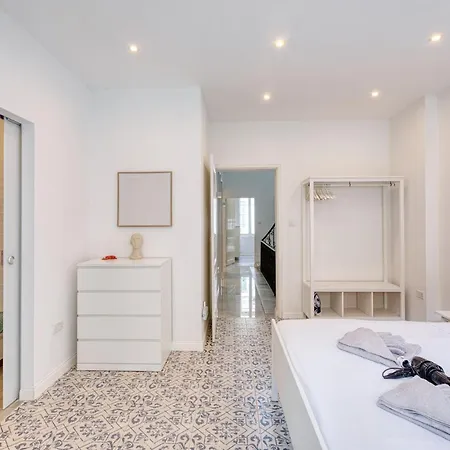 Impressive 3 Bedrooms, Sun Terrace, Jacuzzi Amra1-1 Casa vacanze *