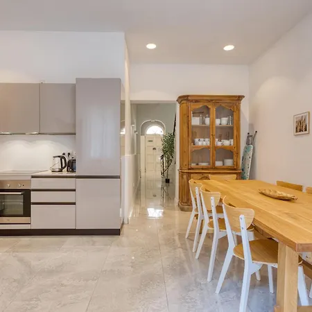 Impressive 3 Bedrooms, Sun Terrace, Jacuzzi Amra1-1 *