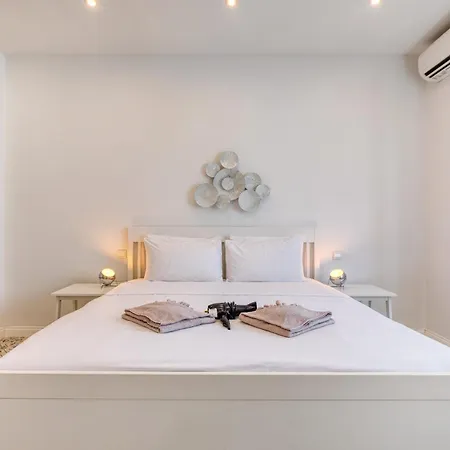 Impressive 3 Bedrooms, Sun Terrace, Jacuzzi Amra1-1 펜션 *