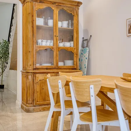 Impressive 3 Bedrooms, Sun Terrace, Jacuzzi Amra1-1 Sliema