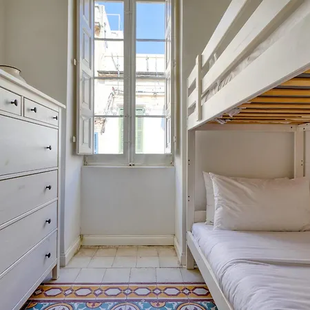 Impressive 3 Bedrooms, Sun Terrace, Jacuzzi Amra1-1 Sliema