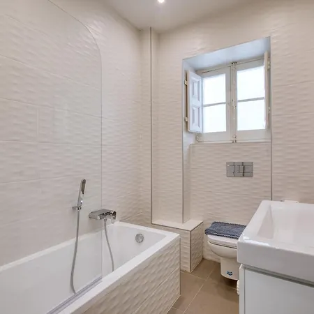 펜션 Impressive 3 Bedrooms, Sun Terrace, Jacuzzi Amra1-1 *