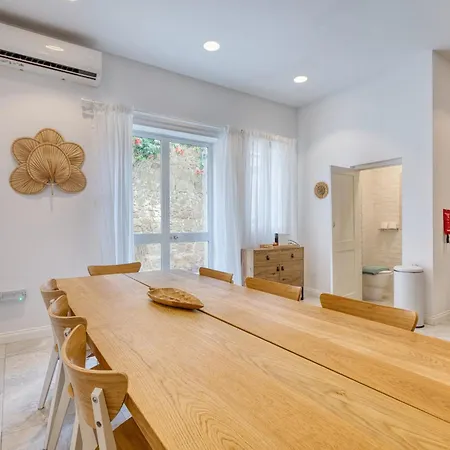 Impressive 3 Bedrooms, Sun Terrace, Jacuzzi Amra1-1 Sliema