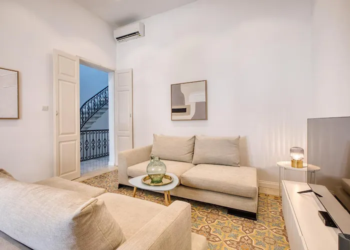 Impressive 3 Bedrooms, Sun Terrace, Jacuzzi Amra1-1 بيت للعطل