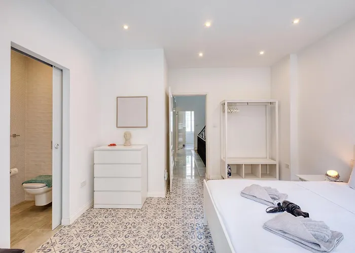 Impressive 3 Bedrooms, Sun Terrace, Jacuzzi Amra1-1 بيت للعطل *