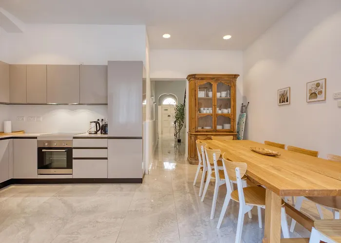 Impressive 3 Bedrooms, Sun Terrace, Jacuzzi Amra1-1 *