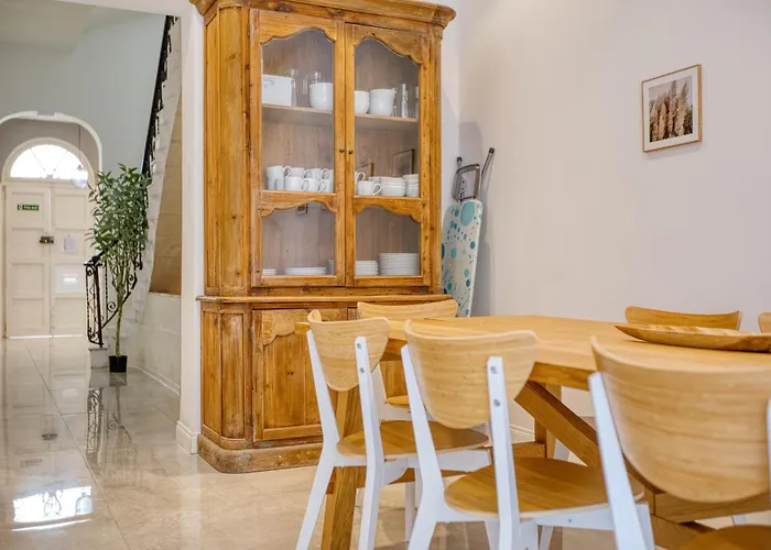 Impressive 3 Bedrooms, Sun Terrace, Jacuzzi Amra1-1 سليمة