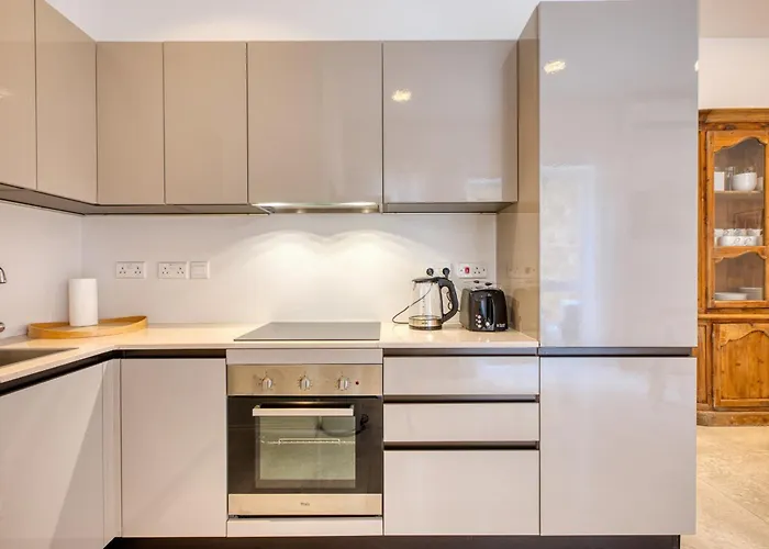 بيت للعطل Impressive 3 Bedrooms, Sun Terrace, Jacuzzi Amra1-1 سليمة