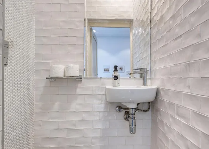 Impressive 3 Bedrooms, Sun Terrace, Jacuzzi Amra1-1 سليمة