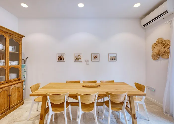 Impressive 3 Bedrooms, Sun Terrace, Jacuzzi Amra1-1 بيت للعطل سليمة