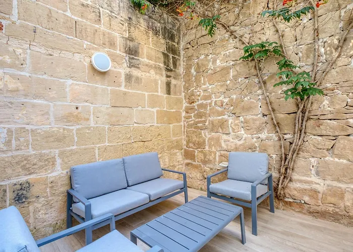 Impressive 3 Bedrooms, Sun Terrace, Jacuzzi Amra1-1 سليمة