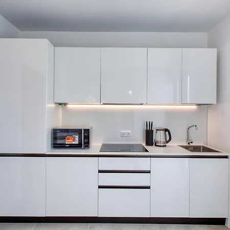 Dom wakacyjny Impressive 3 Bedrooms, Sun Terrace, Jacuzzi Amra1-1